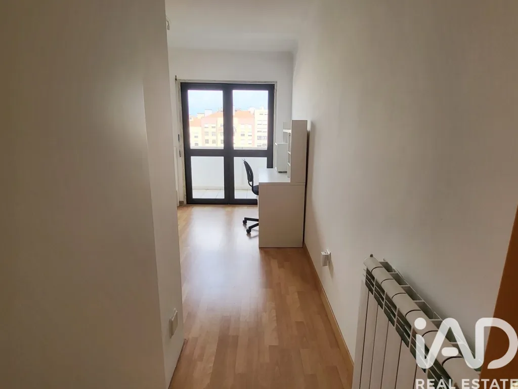 Hallway - T3 Apartment with Spacious Terrace in Alfragide