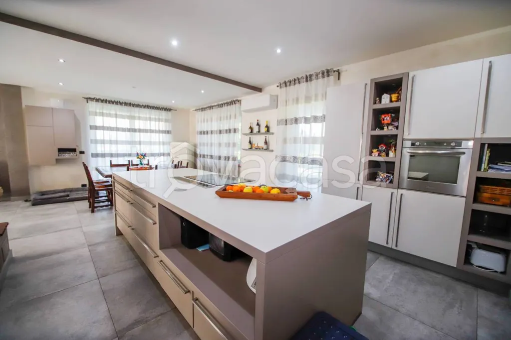Cuisine - Modern Villa with Private Garden in Lombardore