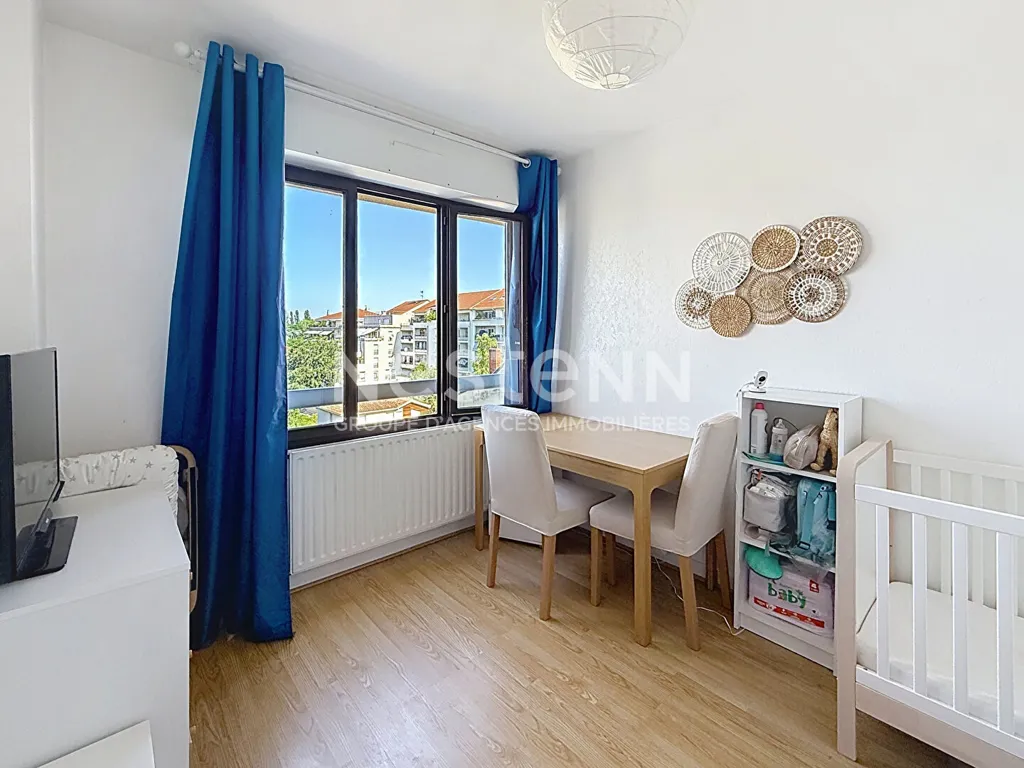 Chambres - Appartement T2 Balcon en Dernier Étage Centre Ville à Bron