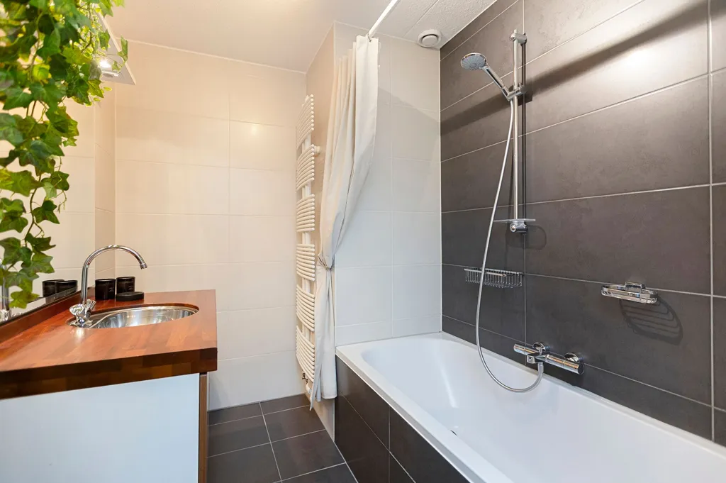 Salles de bain - Galerie Flat with Garden in Almere Stad