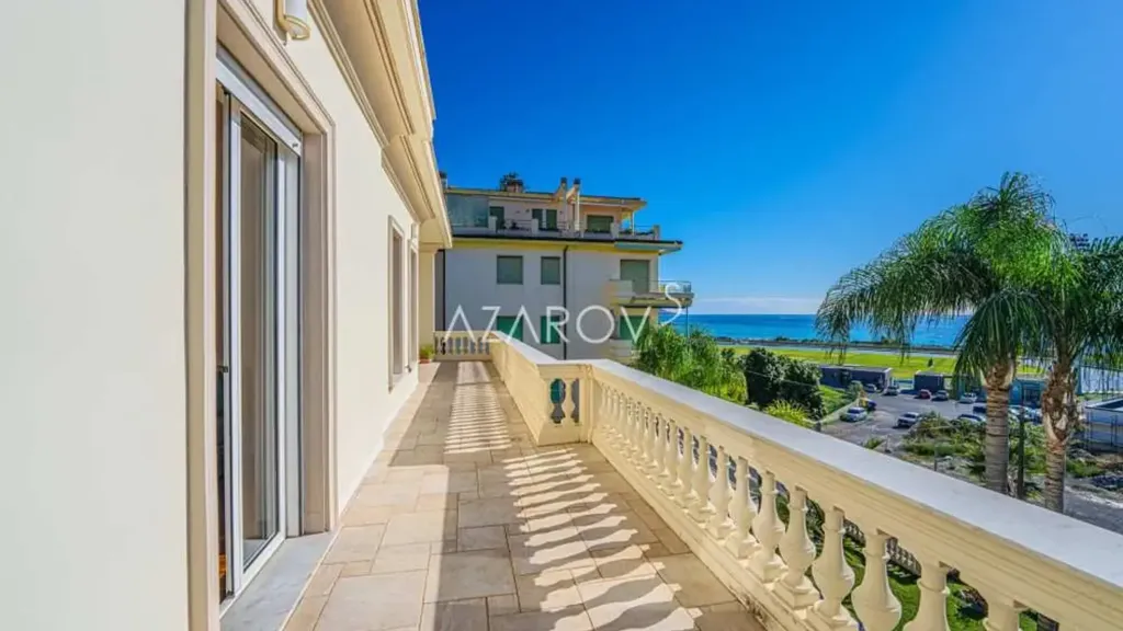 Balcon - Villa with Sea View in Sanremo