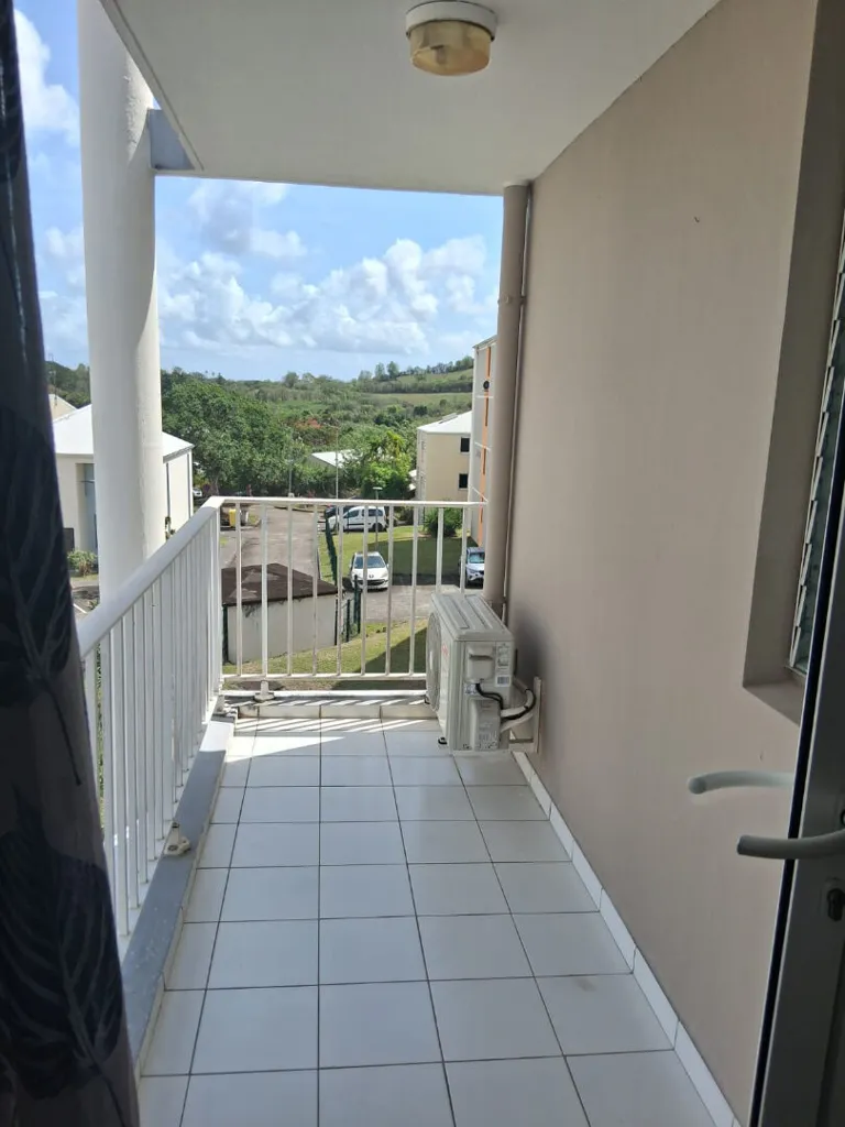 Balcone - 2-Bedroom Apartment with Balcony in Sainte-Luce