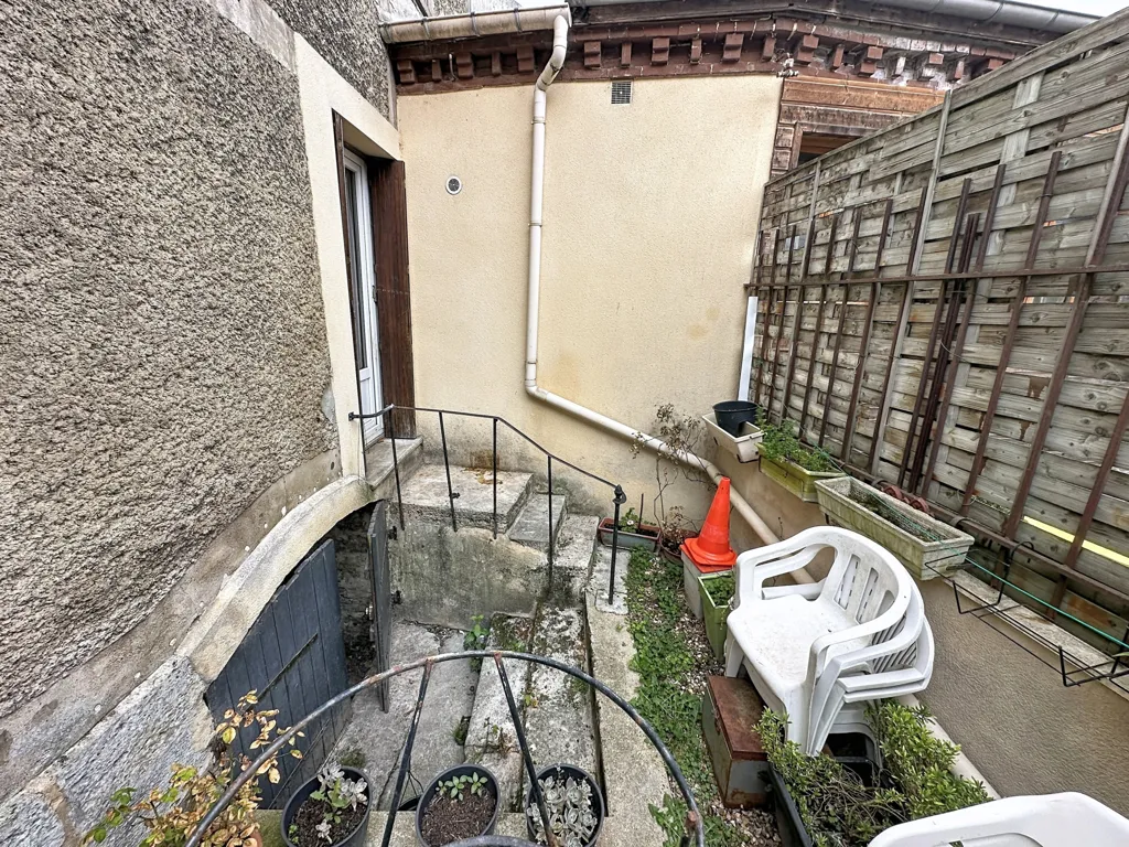 Giardino - T2 Flat with Terrace in Gisors Centre