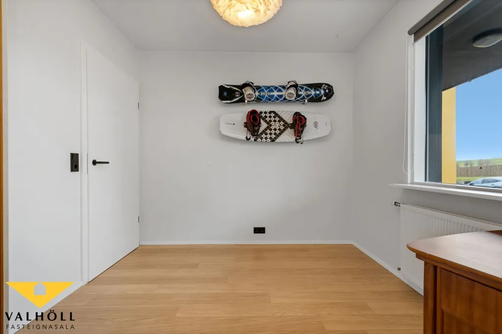 Ingresso - Accessible Three-Bedroom Flat with Balcony in Akrahverfi