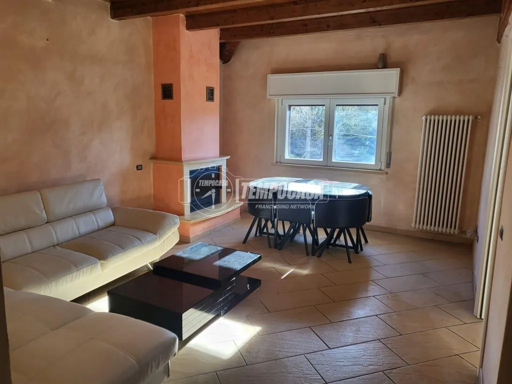 Elutuba - Three-Bedroom Apartment with Private Parking in Malnate