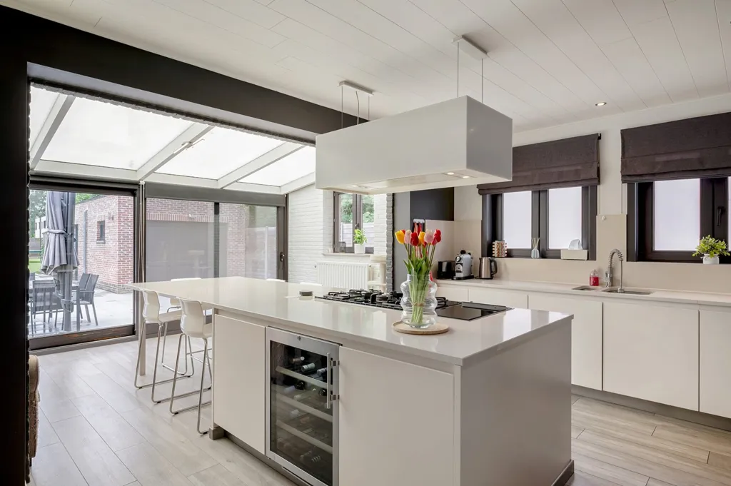 Cuisine - Bâtiment Semi-ouvert Rénové avec Piscine à Berlaar