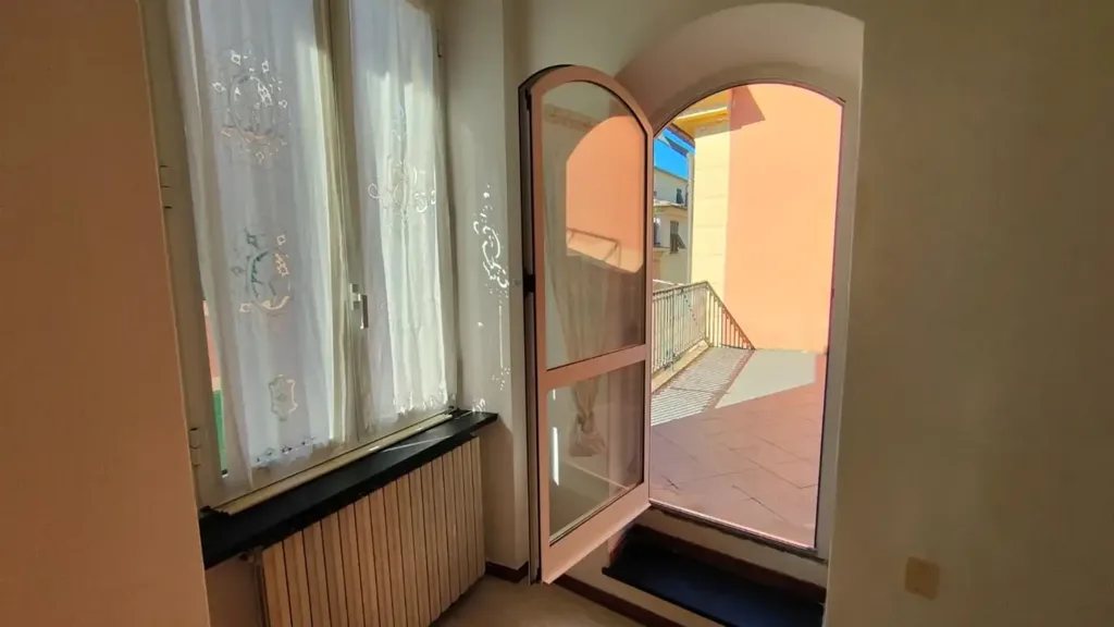 Esik - Apartment with Terraced View in Chiavari