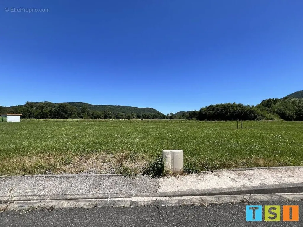 Aed - Viabilised Plot with Planning Permission in Loures-Barousse