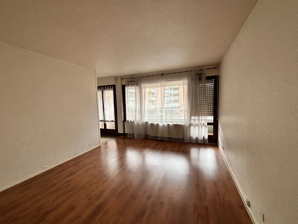 Pièces - Appartement avec Balcon et Parking à Dax