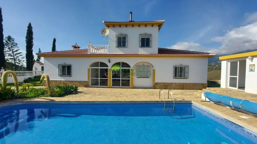 Bassein - Villa with Pool and Mountain Views in Canillas de Aceituno
