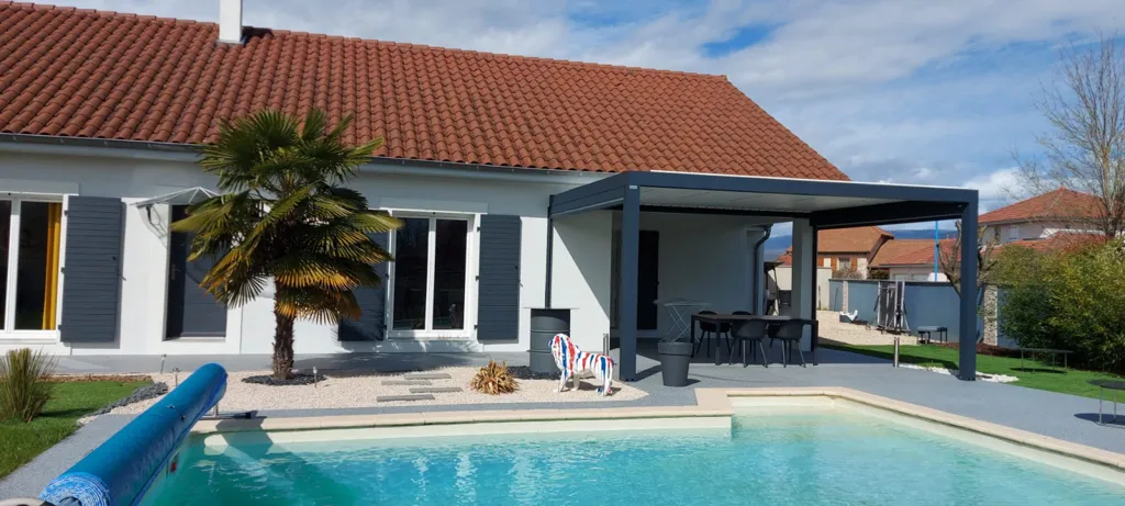 Bassein - House with Heated Pool on Garden in Morestel