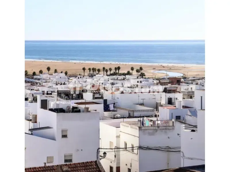 Reformed Apartment with Patio in Conil