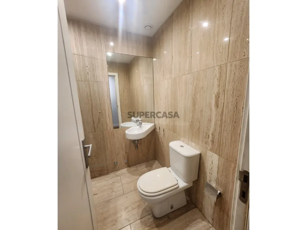 Salles de bain - Apartment with Garage near Lordelo do Ouro