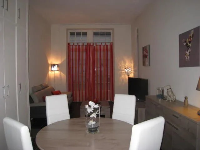 Dining Room - Charming 3-Bedroom Apartment in Chateauroux Centre