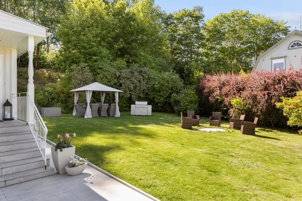 Terrasse - Modernised 1930s Villa with Garden in Central Kungälv