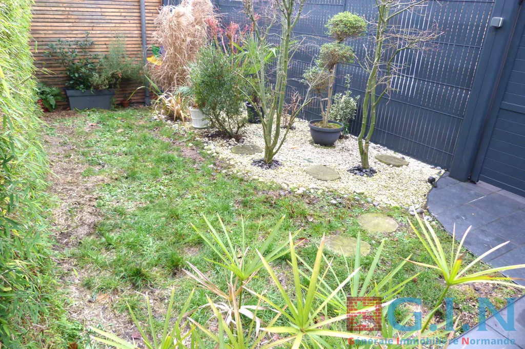 Garden - Architect-Designed House with Japanese Garden in Rouen