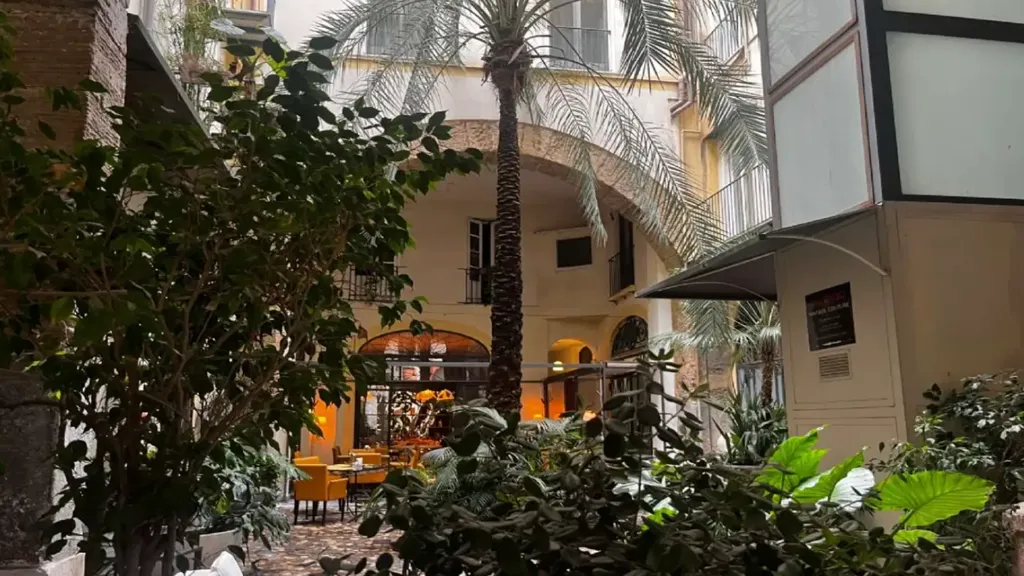 Jardin - Restored Apartment in Palermo's Historic Centre