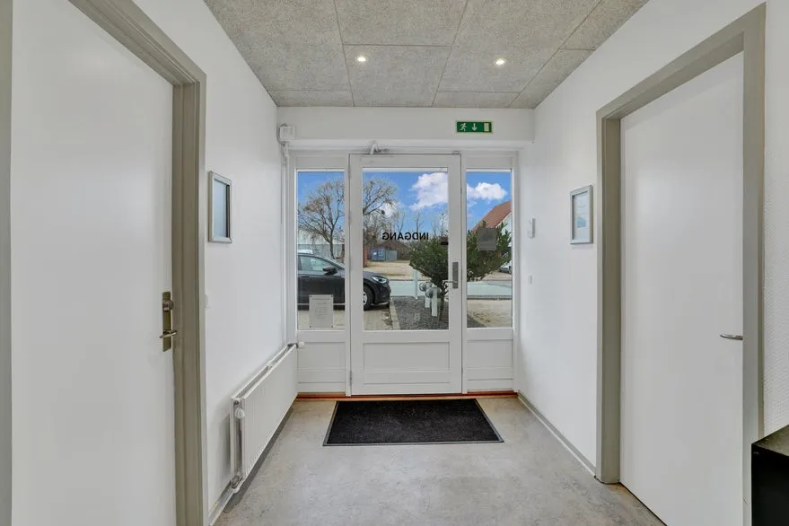 Entrée - Office Space with Hall in Bramming Business Area