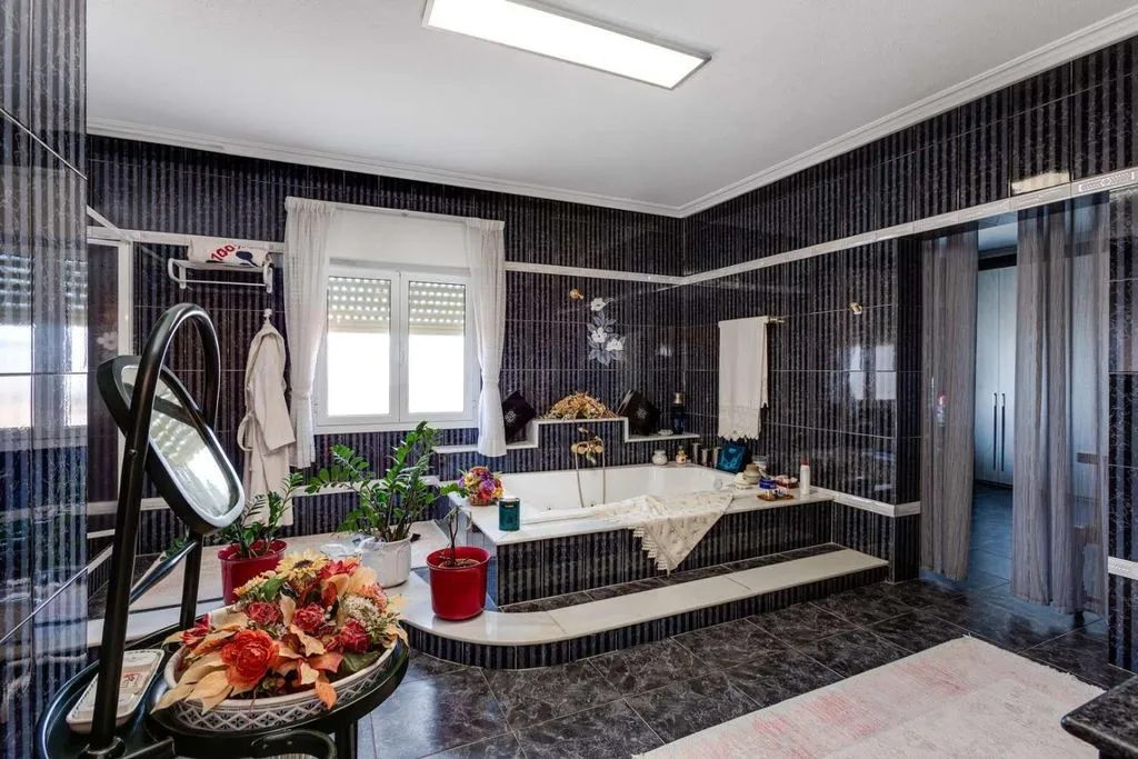 Bathrooms - Luxury Villa with Private Pool in San Luis, Torrevieja