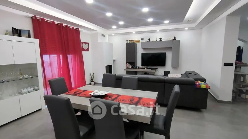 Dining Room - Renovated Villa with Garden in Orsogna