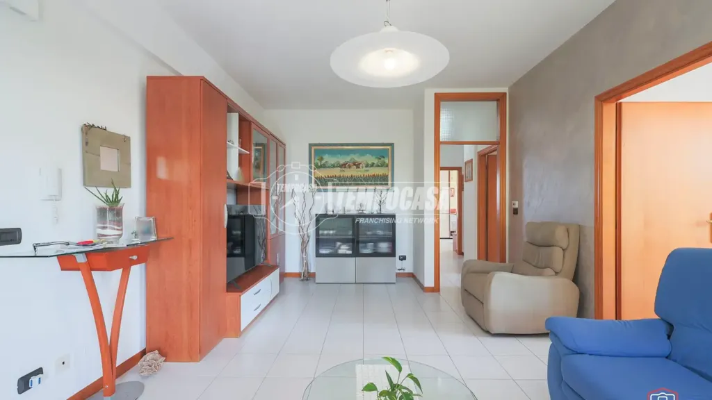 Elutuba - Spacious Triplex with Terrace in Coriano