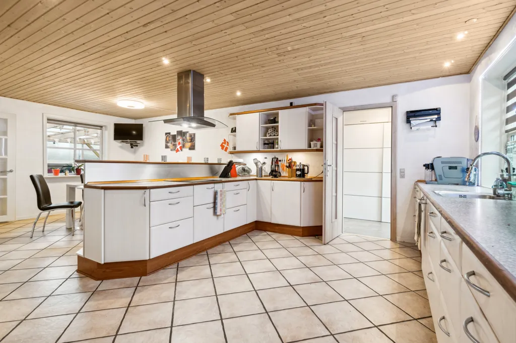 Kitchen - Villa with Play Area near Give