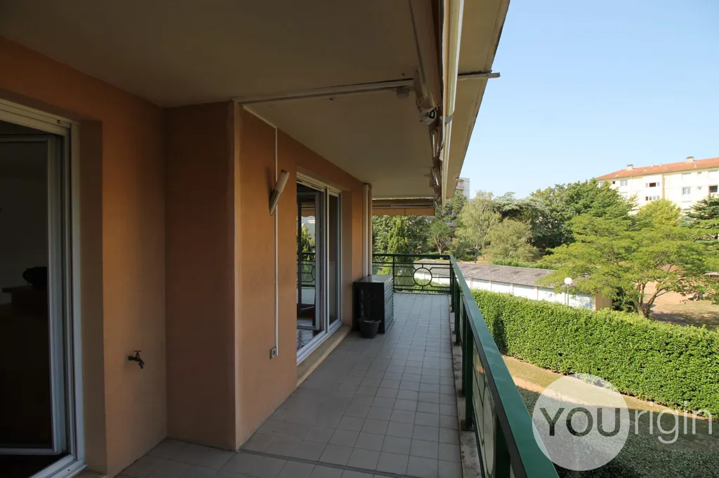 Balcony - T3 Flat with Pool in Tassin-la-Demi-Lune