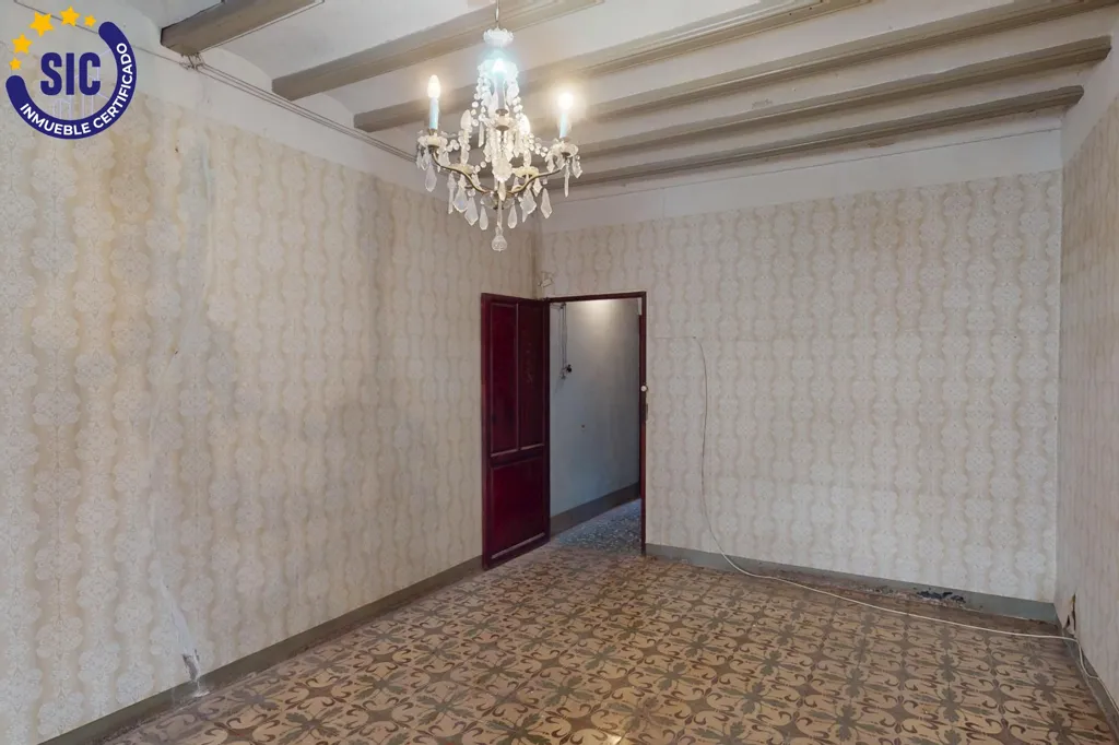 Pièces - Three-Storey House for Restoration in Castellón Centre