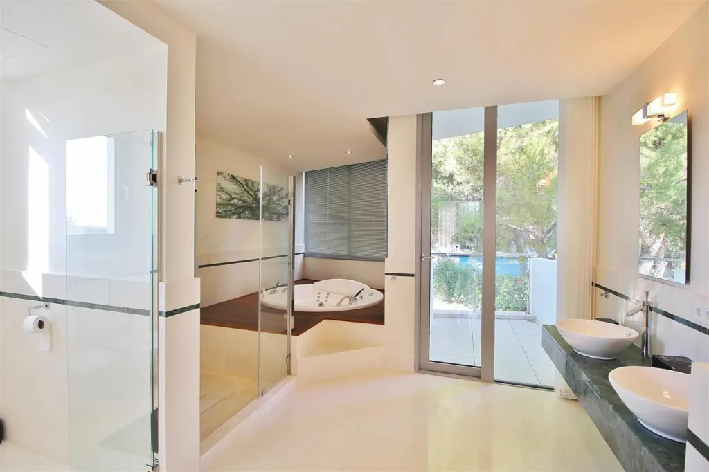 Salles de bain - Modern Townhouse with Sea View in Marbella