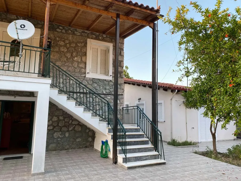 Toad - Luxury Complex with Mountain Views in Zachloritika