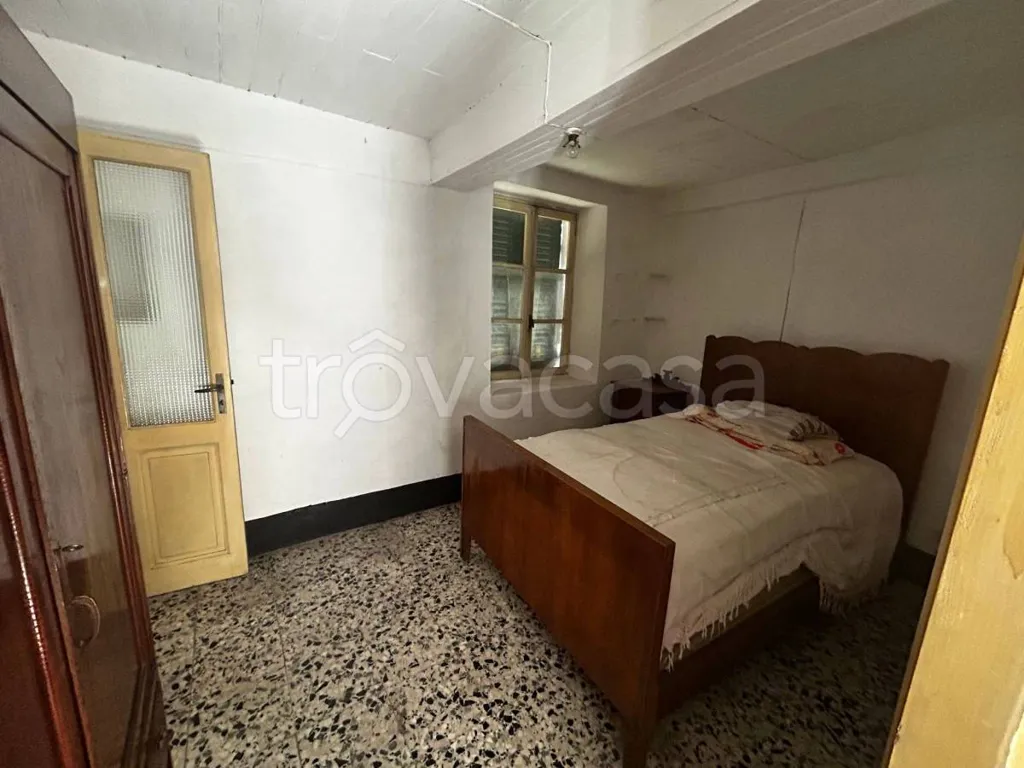 Magamistoad - Three-Storey House with Garden in Bagnasco