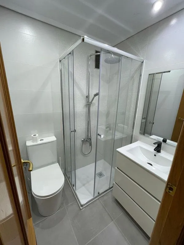 Salles de bain - Furnished Apartment with Balcony in Albors