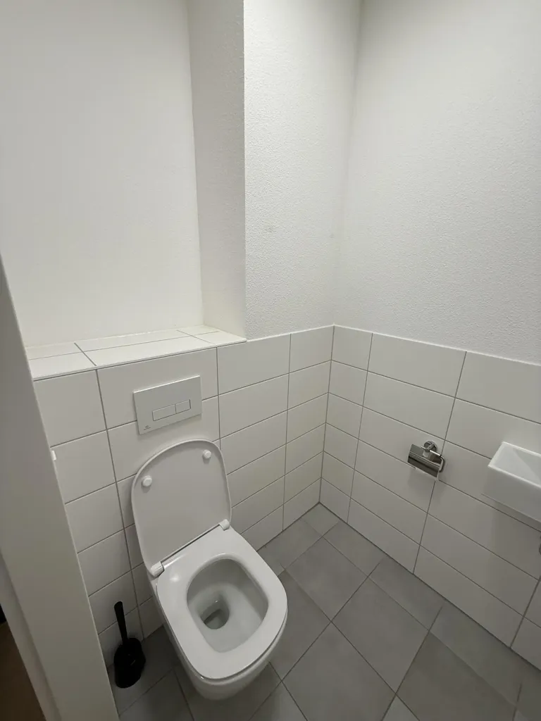 Bathrooms - Apartment with Garden on Noordereiland, Rotterdam