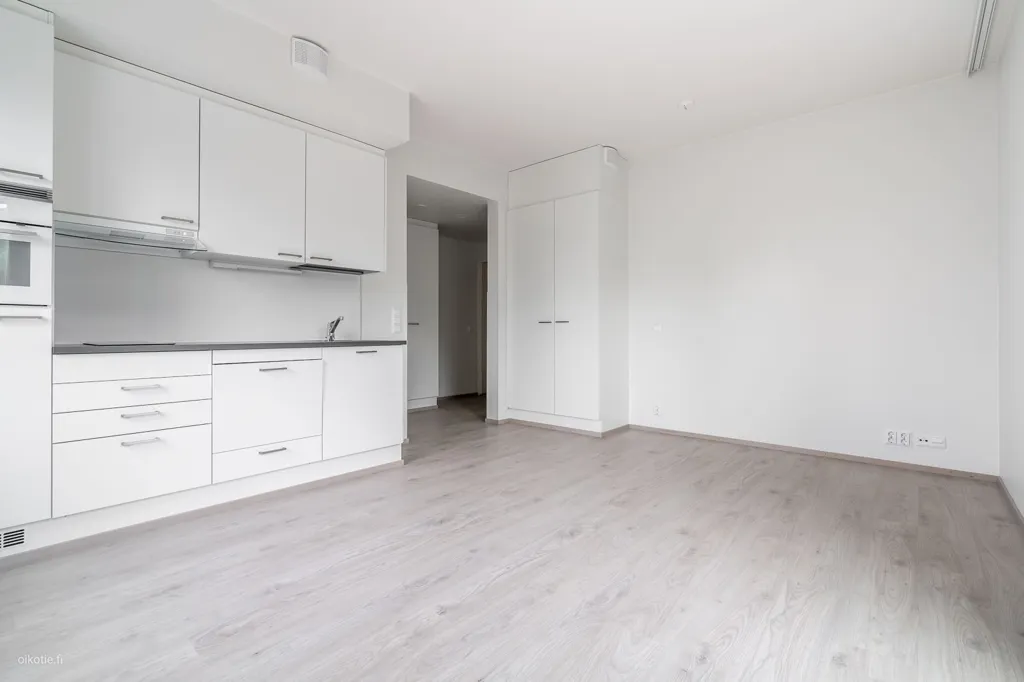 Köök - Modern Flat with Balcony in Espoo Nöykkiö