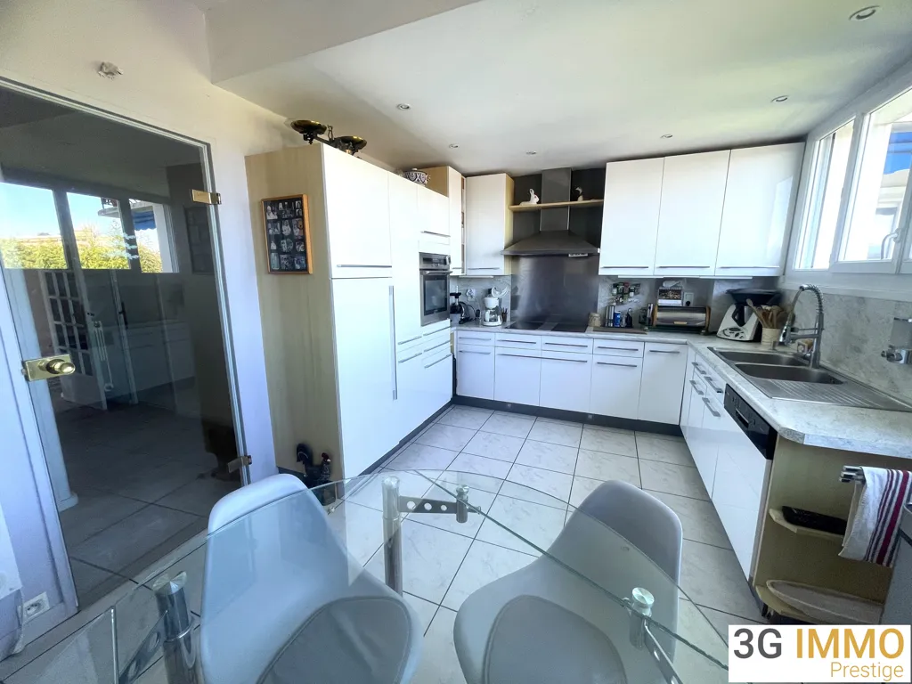 Cuisine - Appartement T5 avec Vue Montagne à Pau