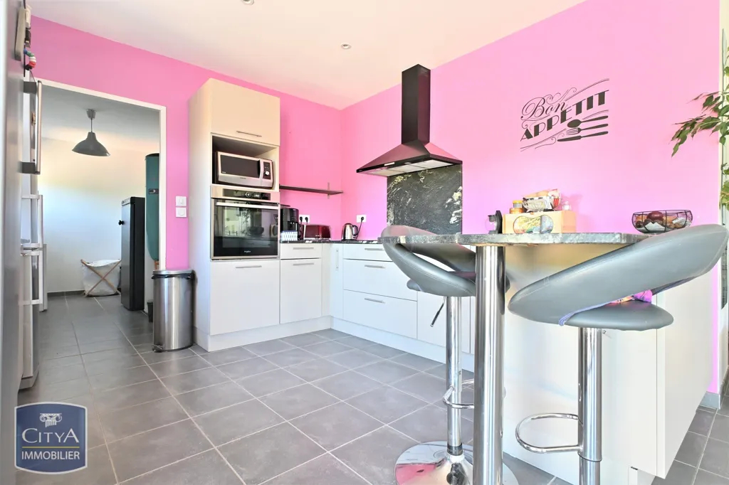 Cuisine - Maison Contemporaine avec Jardin à Arces
