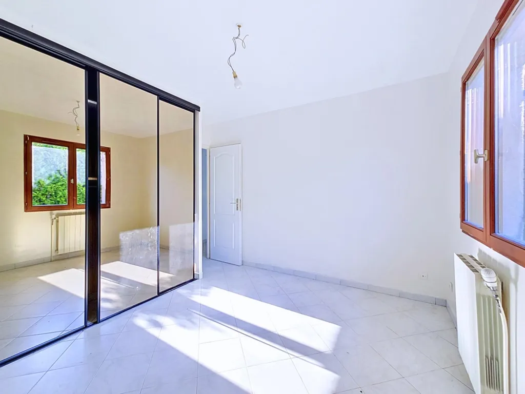 Stanze - House with Complete Basement in Grenay