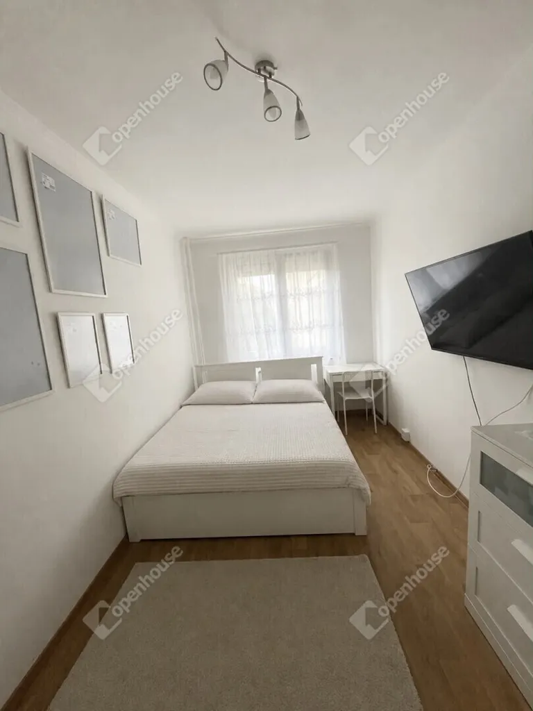 Magamistoad - Modernised Apartment with Balcony in Tatabánya
