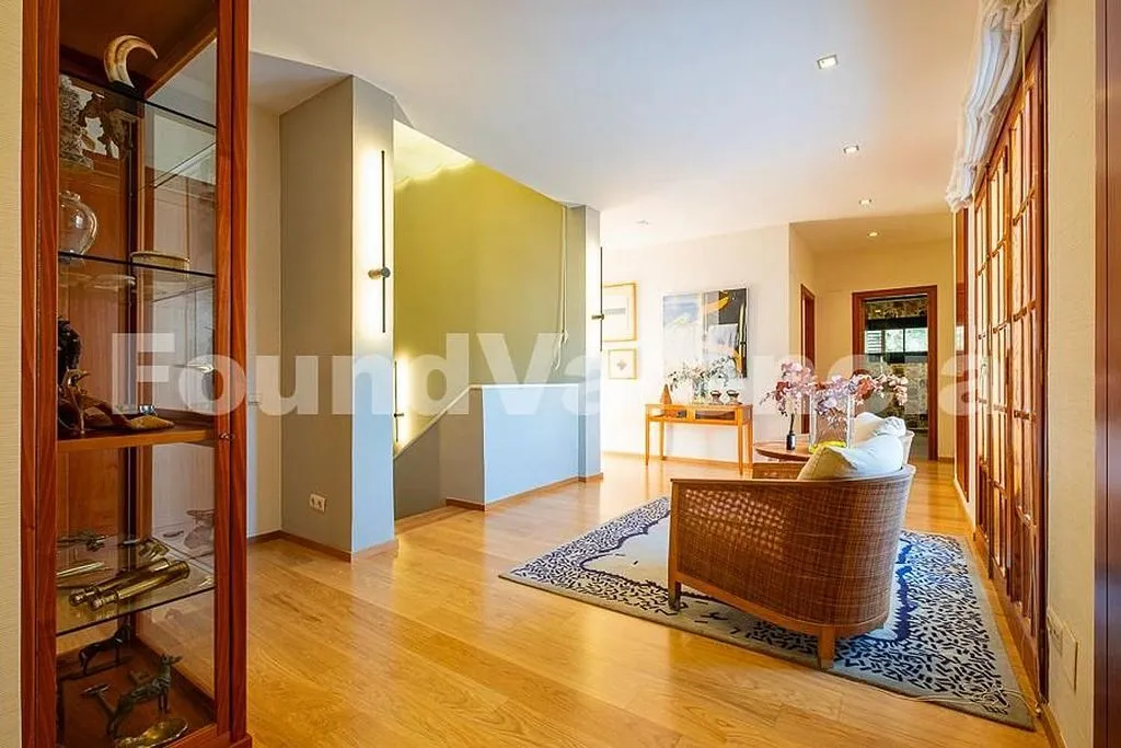 Entrée - Reformed Mediterranean Villa with Pool in El Bosque