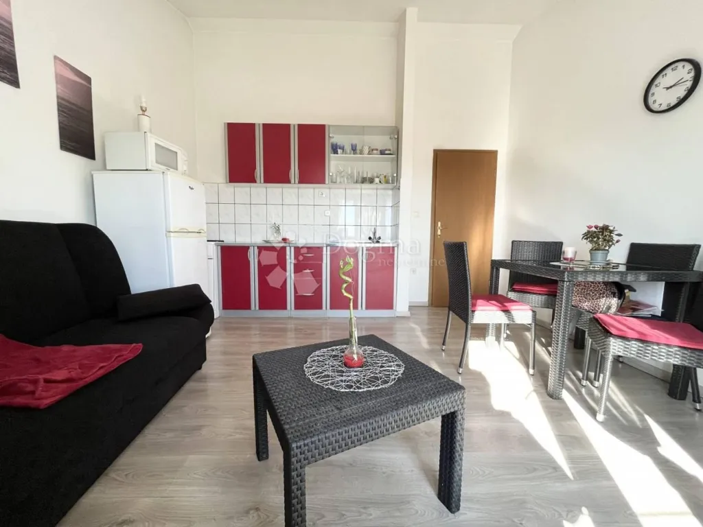 Elutuba - Two-Bedroom Apartment with Sea View in Novigrad