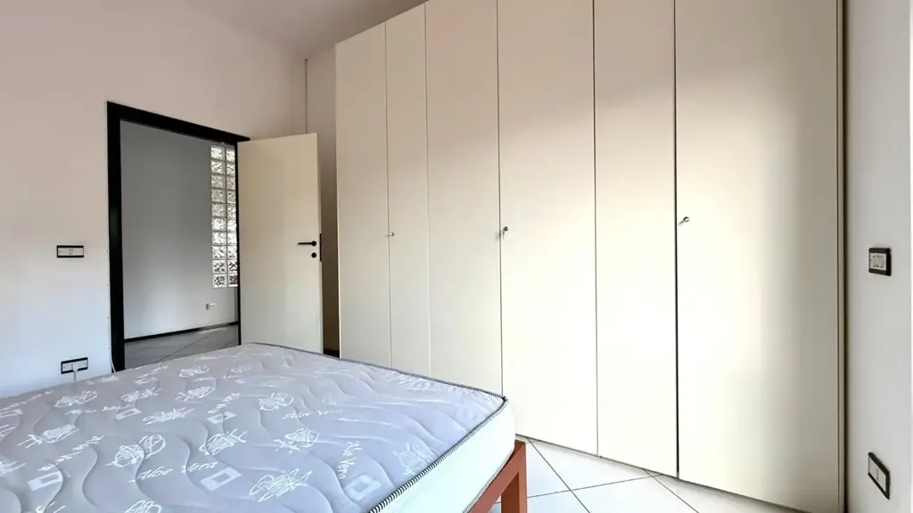 Chambres - Appartement 6 pièces à IT