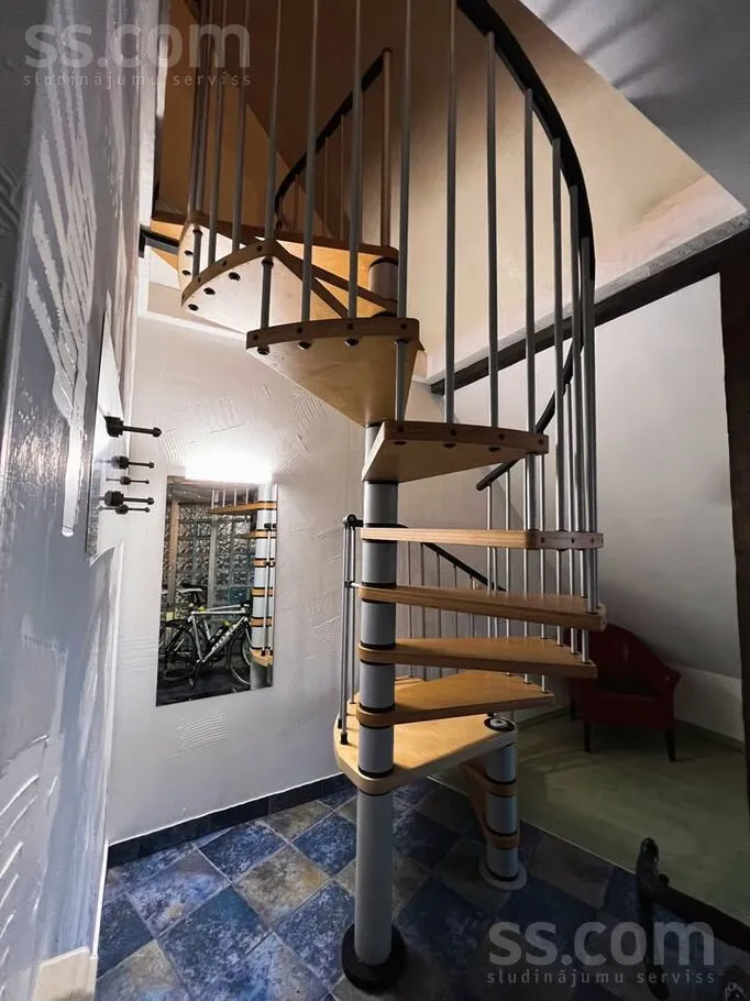 Pièces - 2-Bedroom Apartment with High Ceilings in Riga Centre