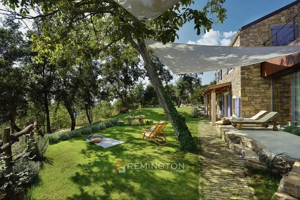 Terrass - Villa with Extensive Building Land in Central Istria