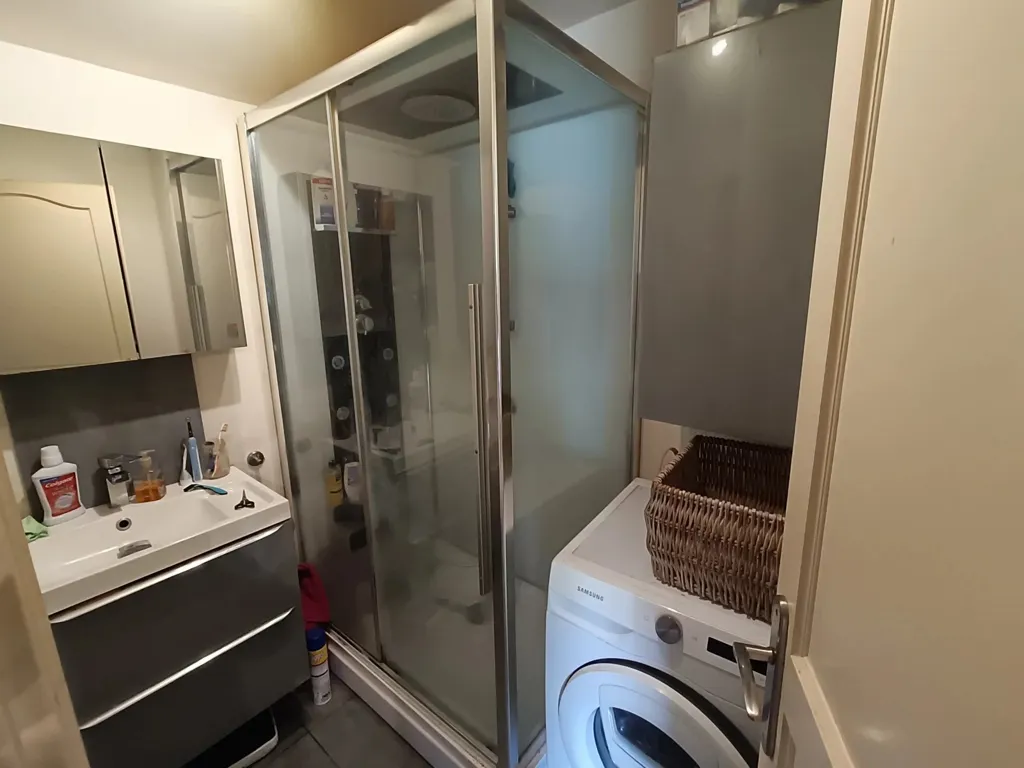 Salles de bain - Maisonnette avec Deux Étangs dans le Périgord Vert