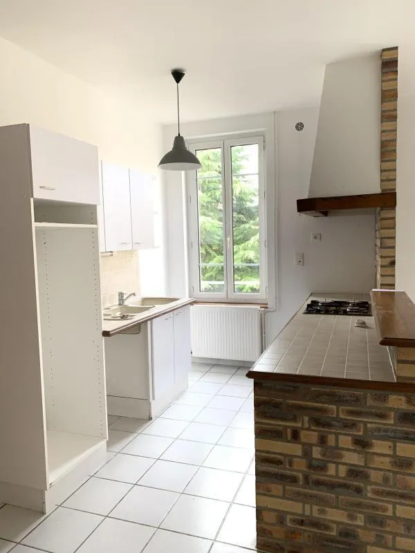 Cuisine - Appartement Duplex avec Parking à Proximité du Centre-ville