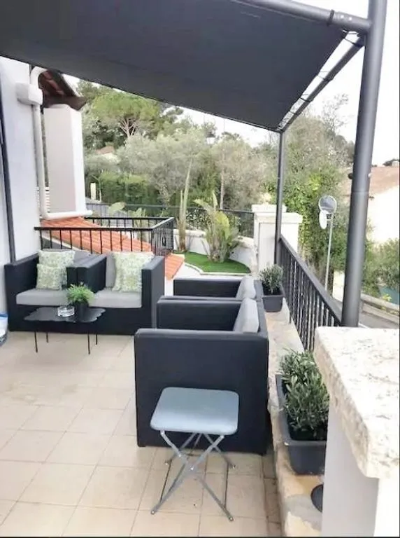 Villa Contemporaine avec Piscine à Mougins