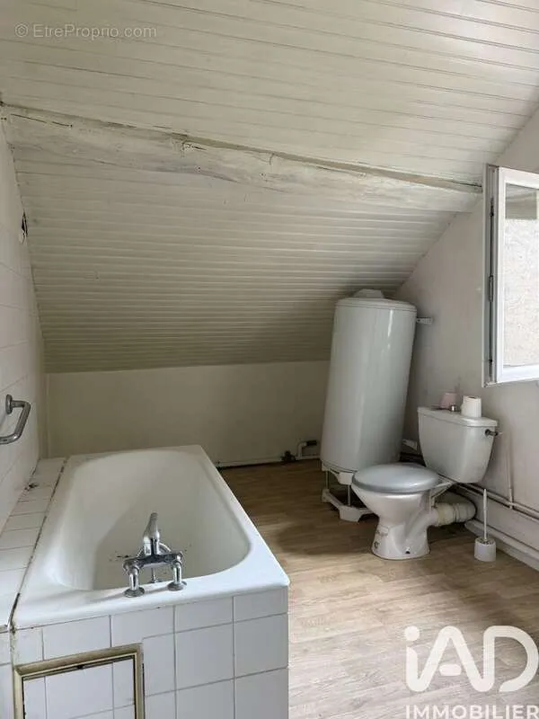 Maison 6 pièces à Bruere-Allichamps