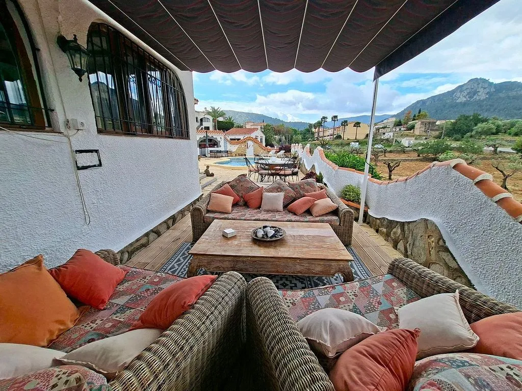 Terrasse - Single-Storey Villa with Pool in Orba