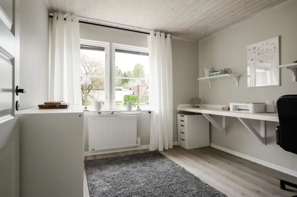 Bureau - Terraced House with Corner Plot in Forshaga