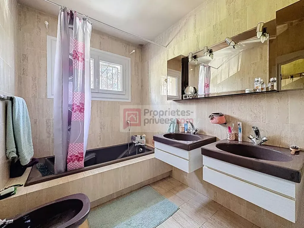 Vannitoad - Villa with Lake View in Quiet Setting